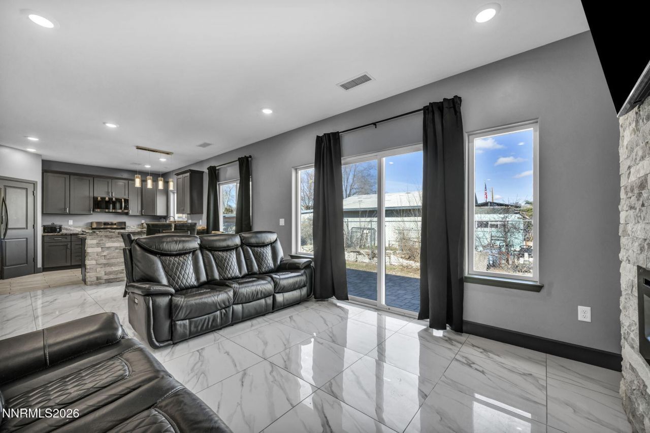 195 E 5th Avenue, Sun Valley, NV 89433 Photo