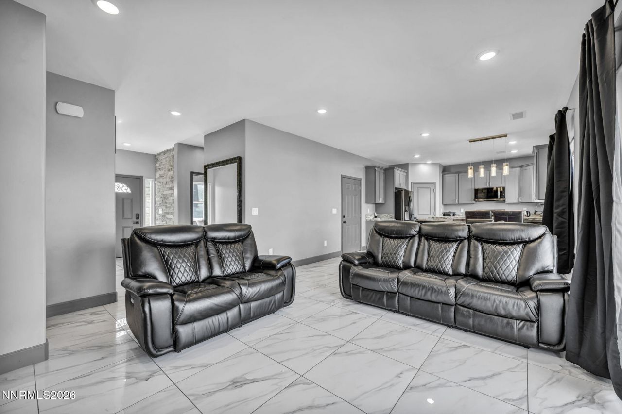 195 E 5th Avenue, Sun Valley, NV 89433 Photo