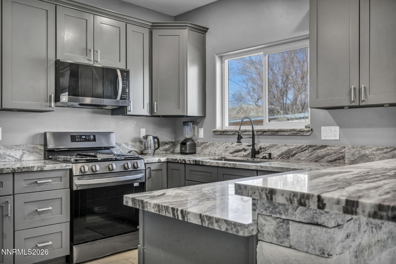 195 E 5th Avenue, Sun Valley, NV 89433 Photo