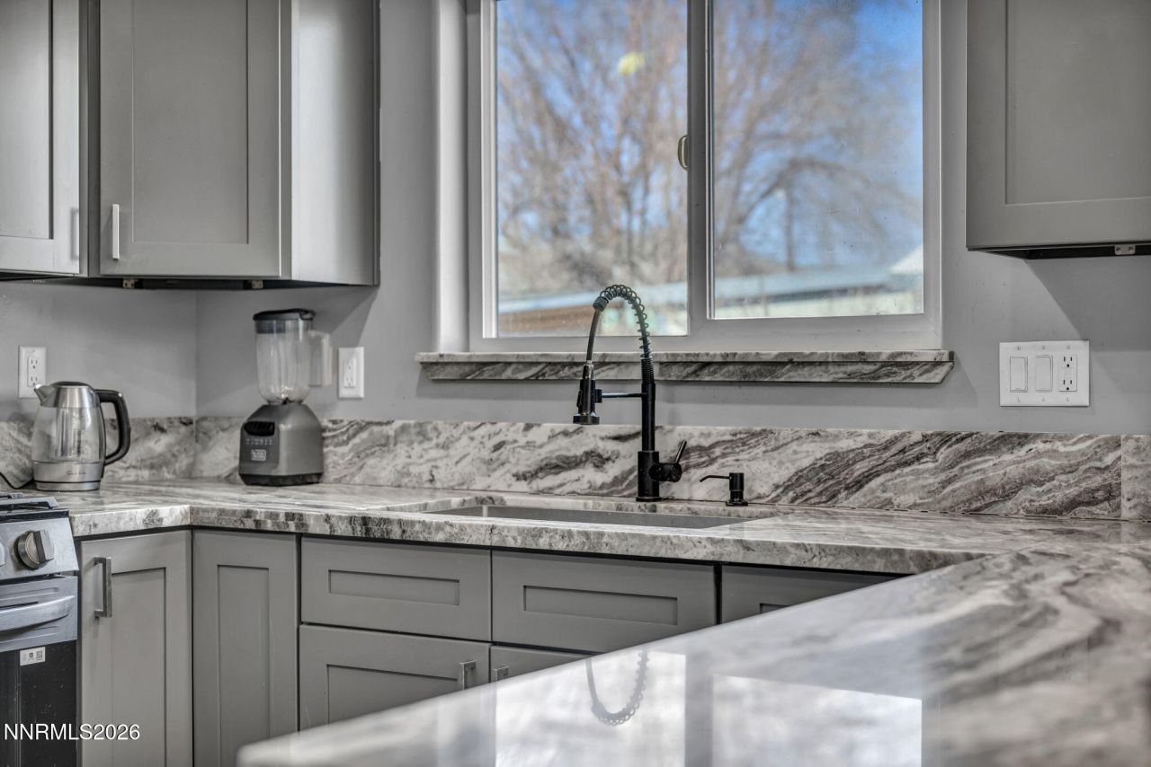 195 E 5th Avenue, Sun Valley, NV 89433 Photo