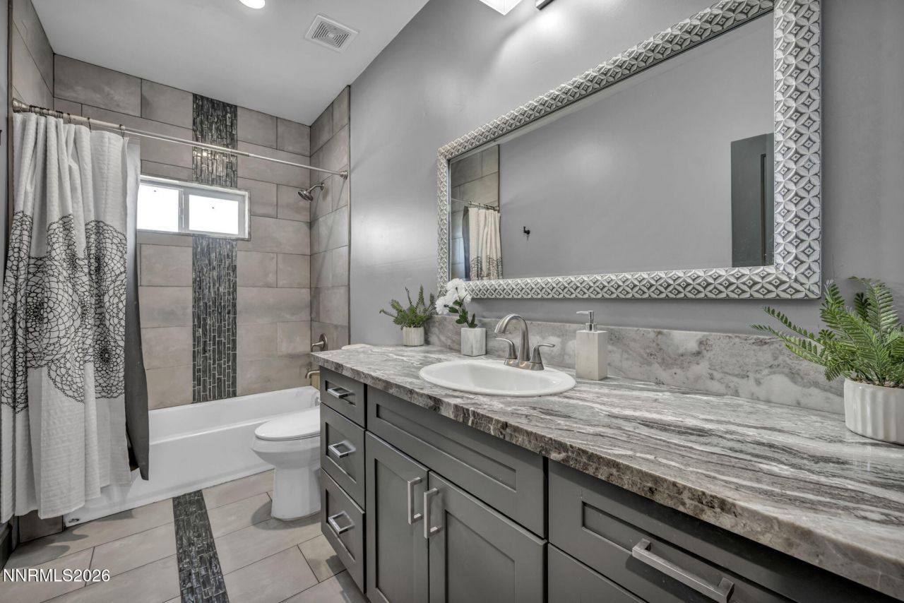 195 E 5th Avenue, Sun Valley, NV 89433 Photo