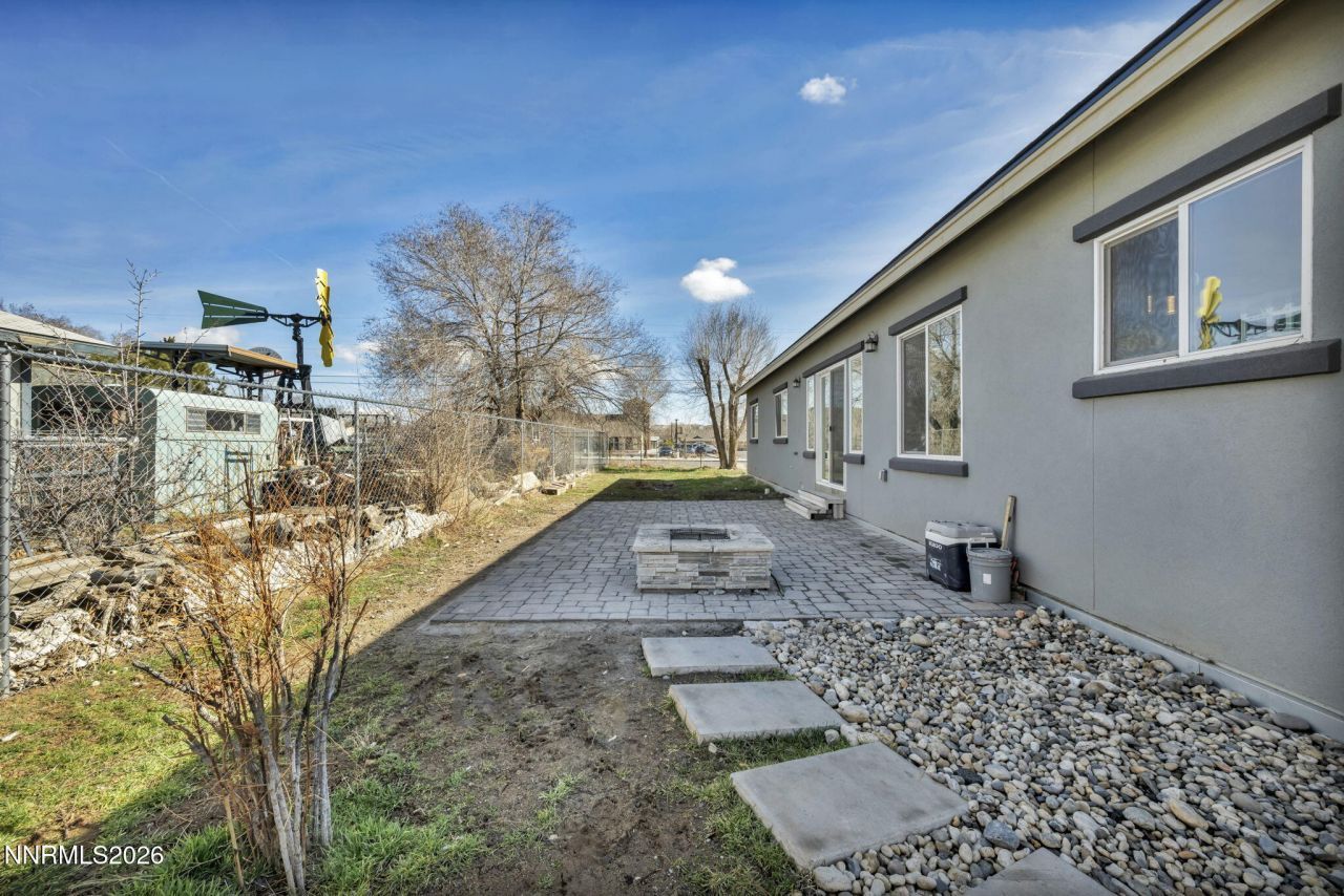 195 E 5th Avenue, Sun Valley, NV 89433 Photo