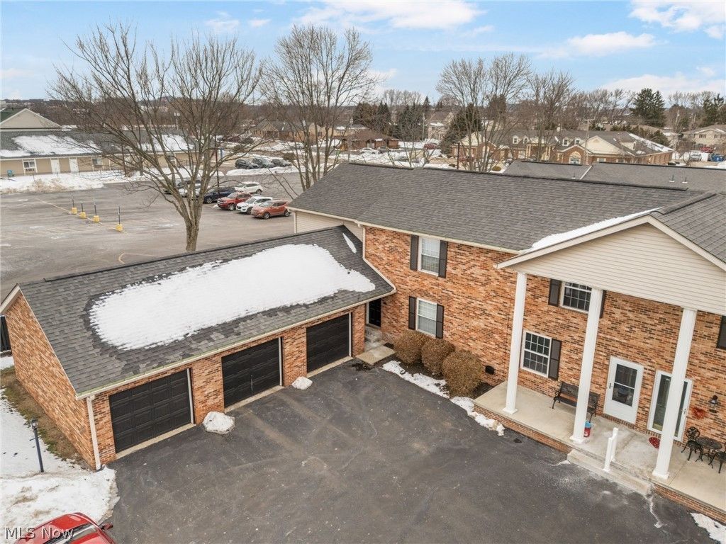 1222 W Maple Street, North Canton, OH 44720 Main Photo