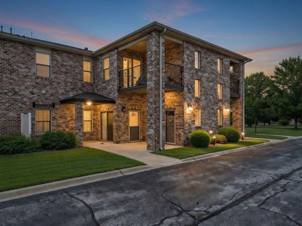 1346 Parke Drive, Crown Point, IN 46307