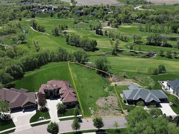 8701 E Torchwood Ln, Sioux Falls, SD 57110