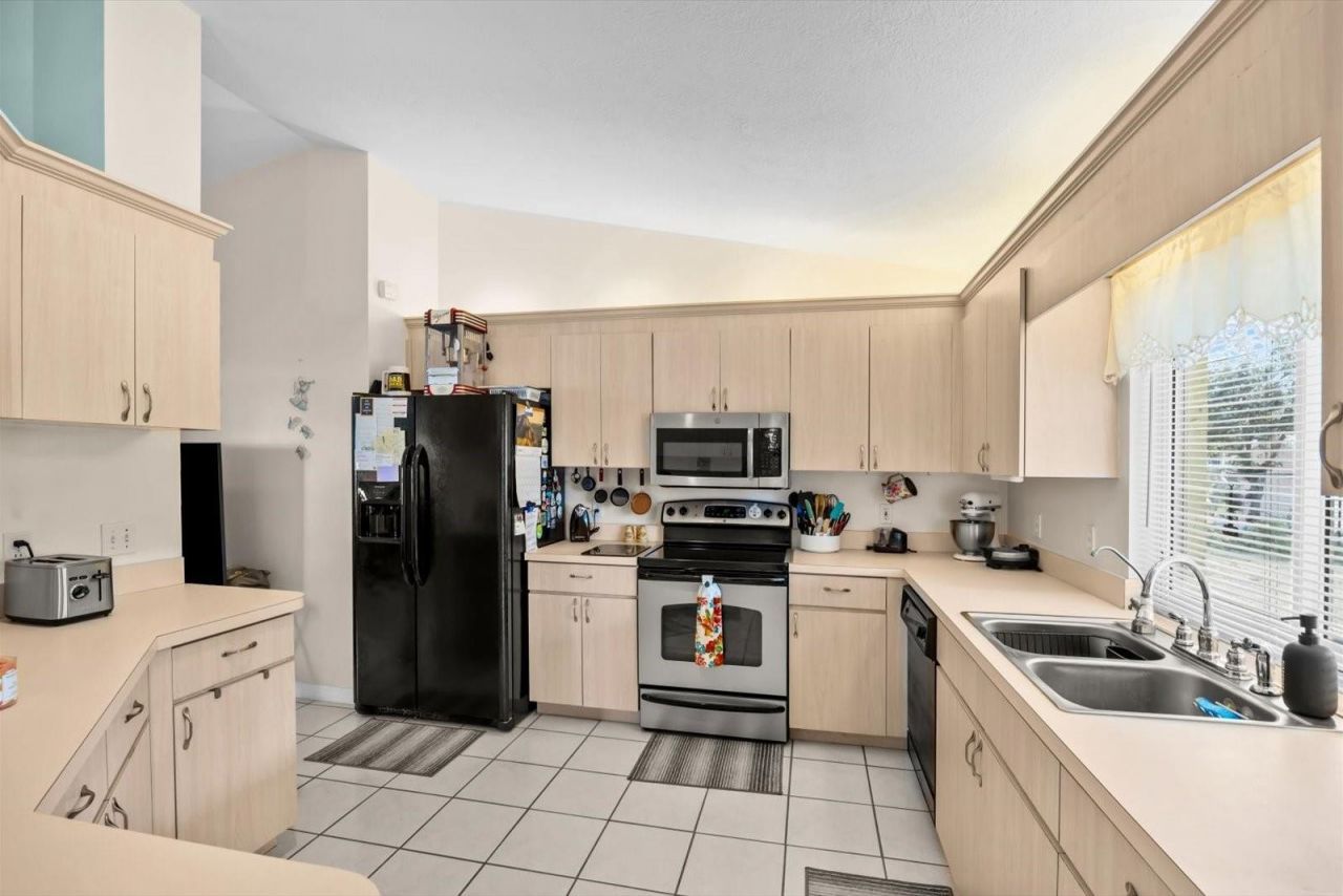 590 SW Lacroix Ave, Port Saint Lucie, FL 34953 Photo