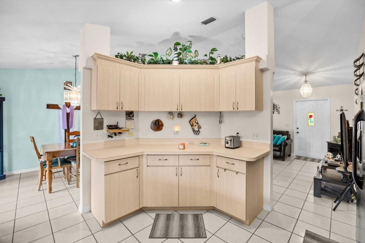 590 SW Lacroix Ave, Port Saint Lucie, FL 34953 Photo