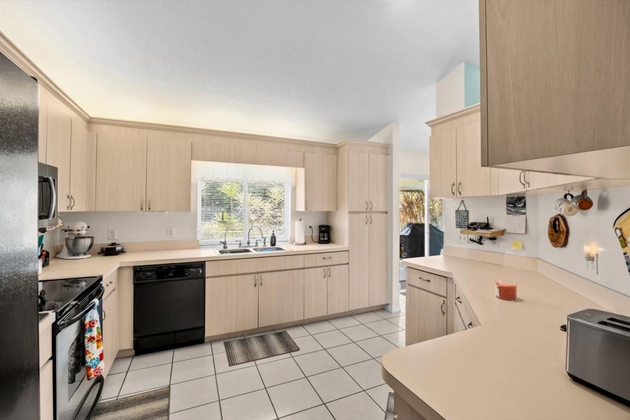 590 SW Lacroix Ave, Port Saint Lucie, FL 34953 Photo