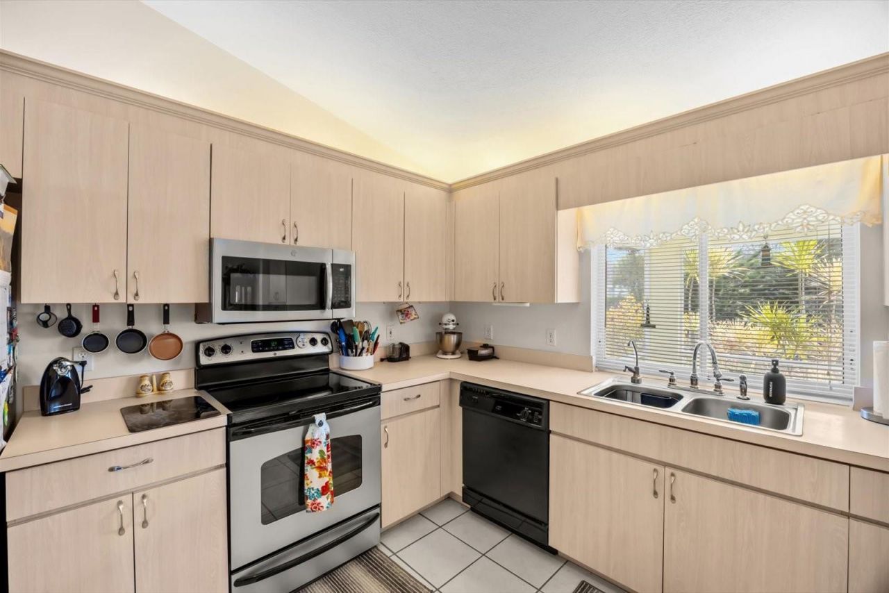 590 SW Lacroix Ave, Port Saint Lucie, FL 34953 Photo