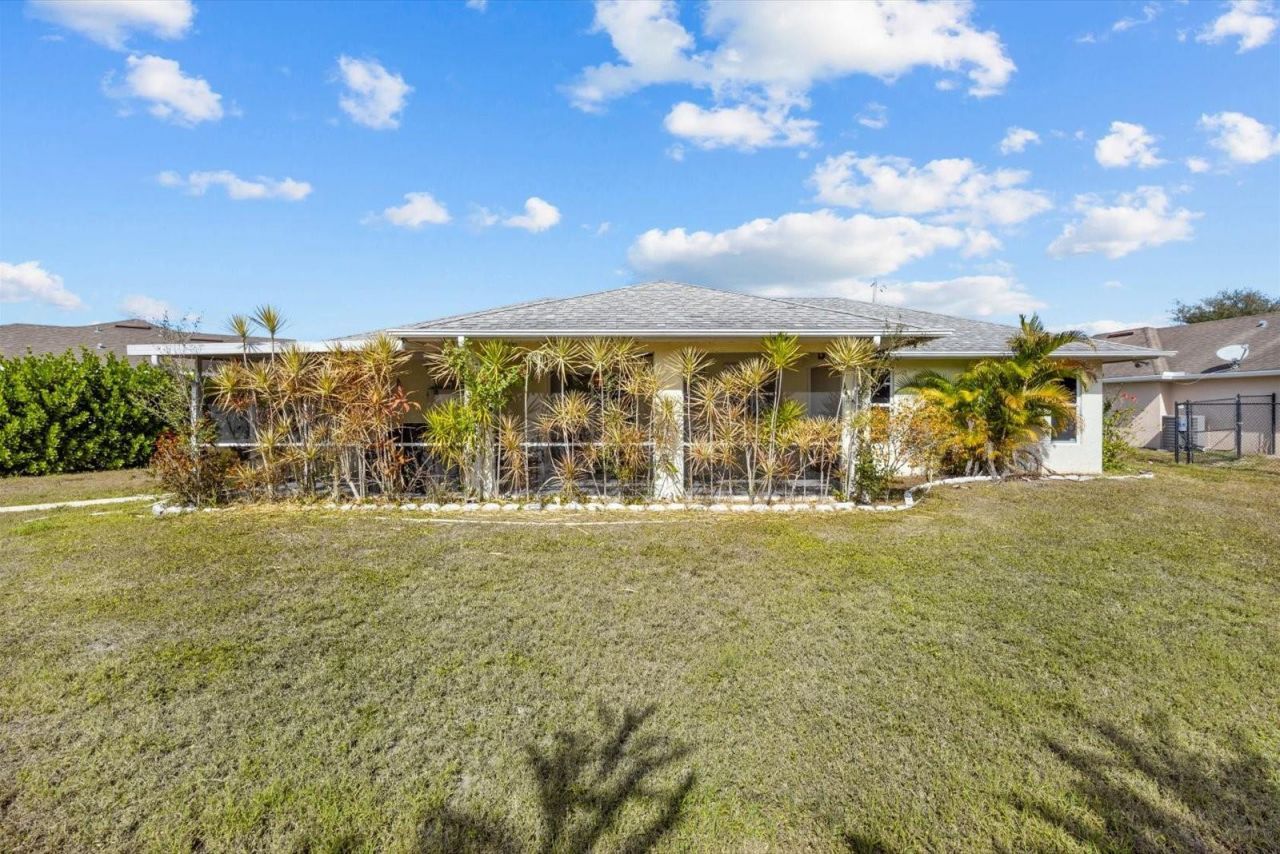 590 SW Lacroix Ave, Port Saint Lucie, FL 34953 Photo