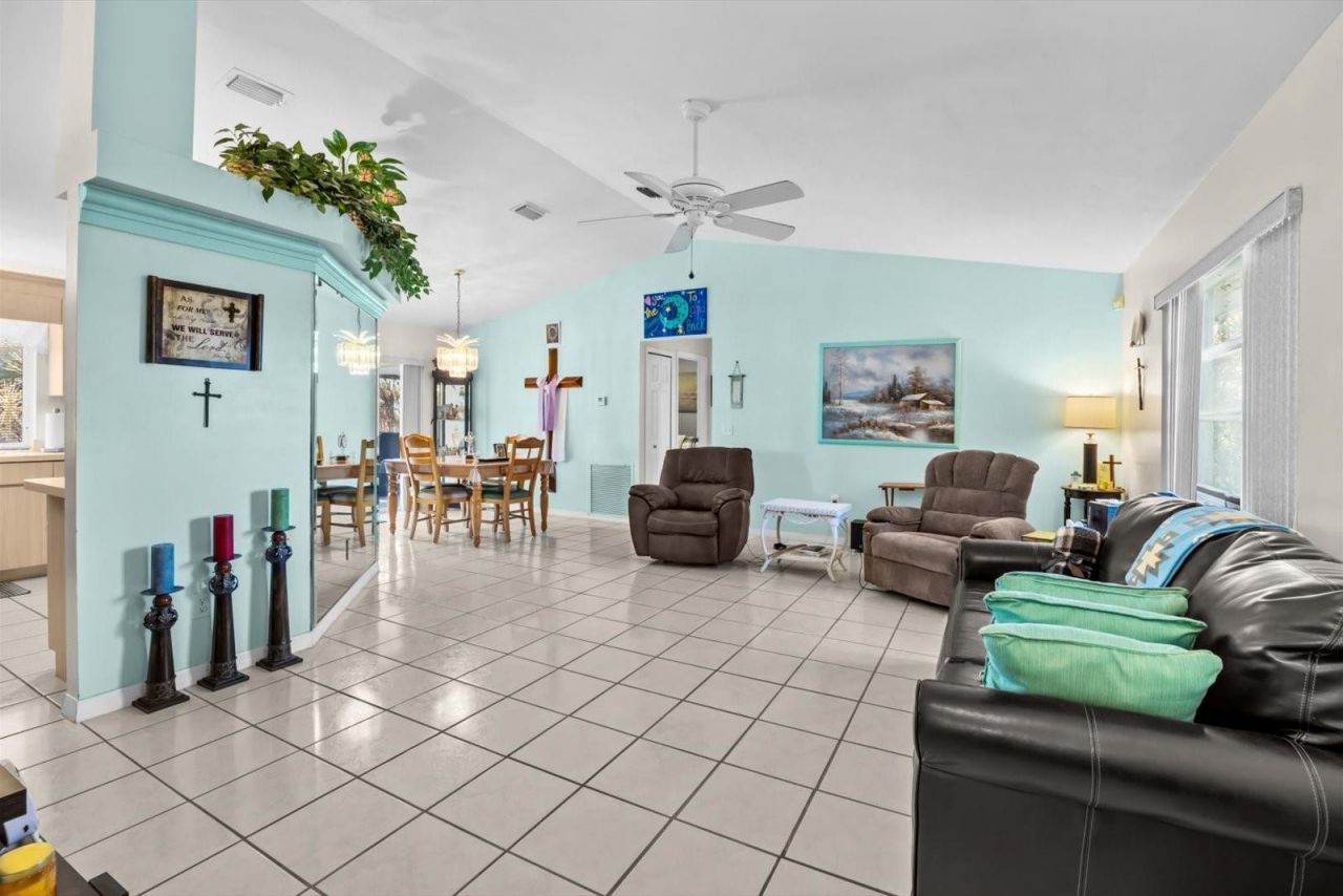 590 SW Lacroix Ave, Port Saint Lucie, FL 34953 Photo