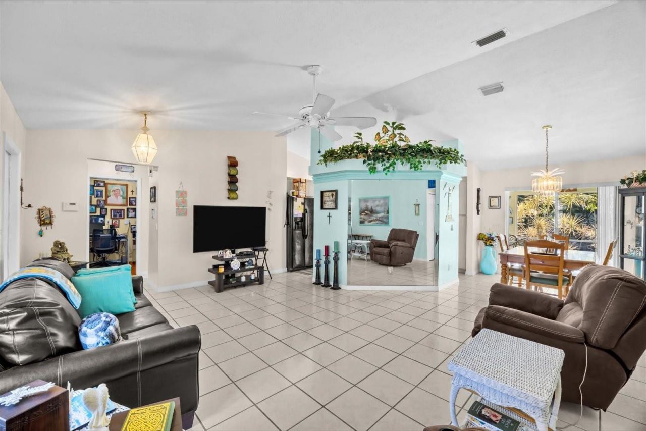 590 SW Lacroix Ave, Port Saint Lucie, FL 34953 Photo