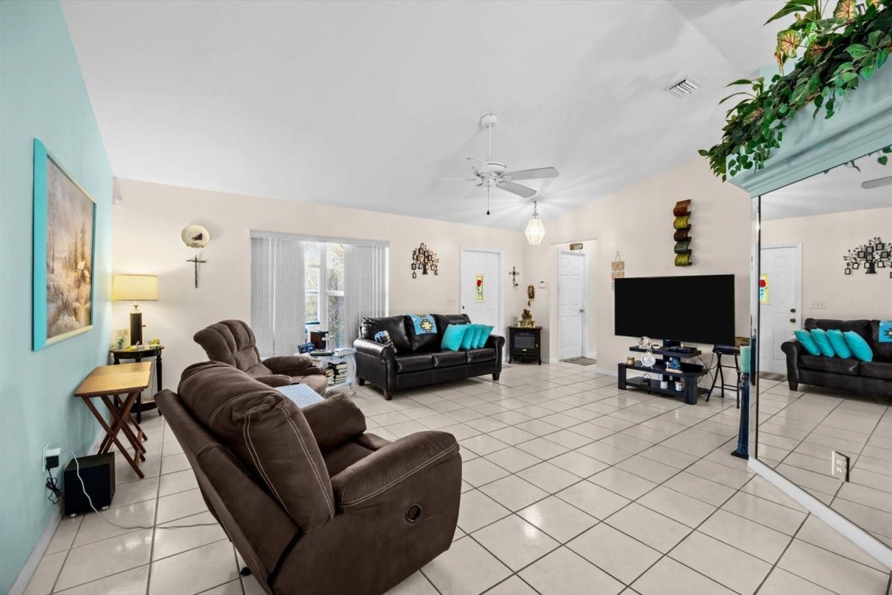 590 SW Lacroix Ave, Port Saint Lucie, FL 34953 Photo