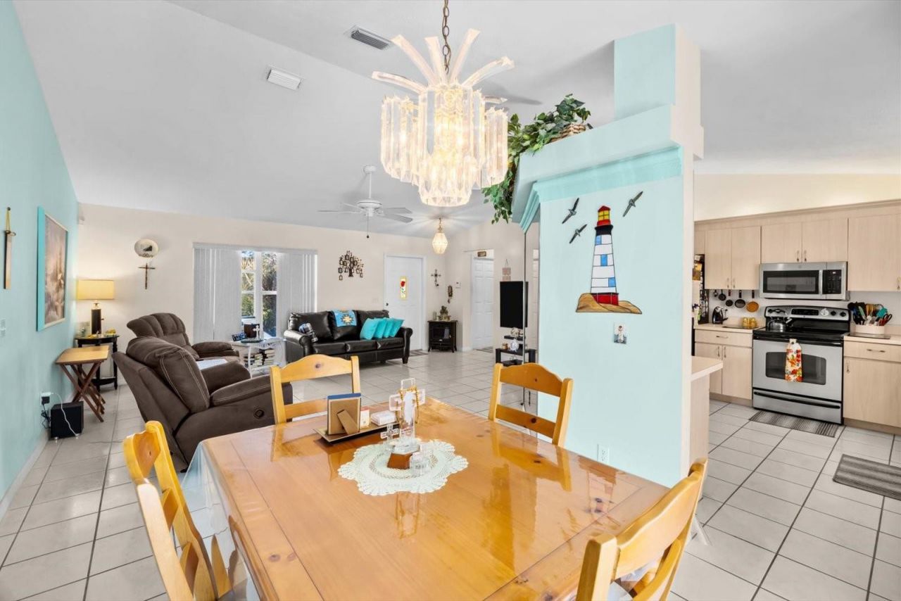 590 SW Lacroix Ave, Port Saint Lucie, FL 34953 Photo