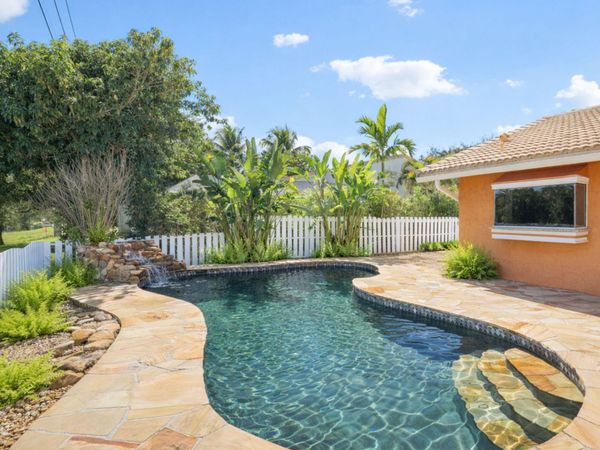 808 E Plantation Circle, Plantation, FL 33324