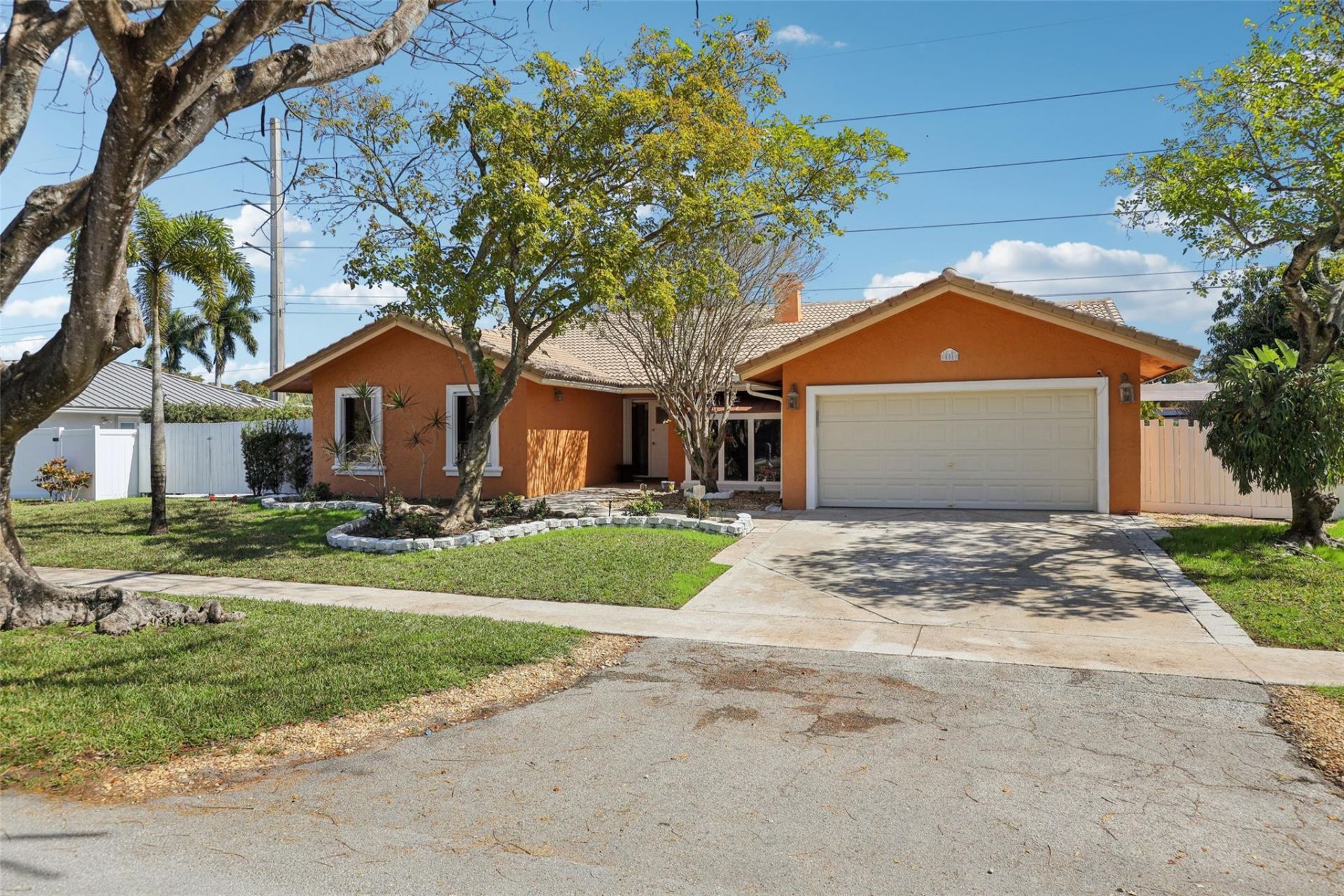 808 E Plantation Circle, Plantation, FL 33324 Photo