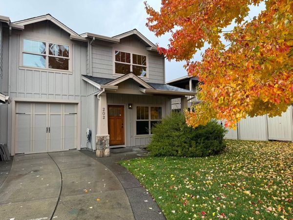 3126 Alameda Street, Unit 202, Medford, OR 97504