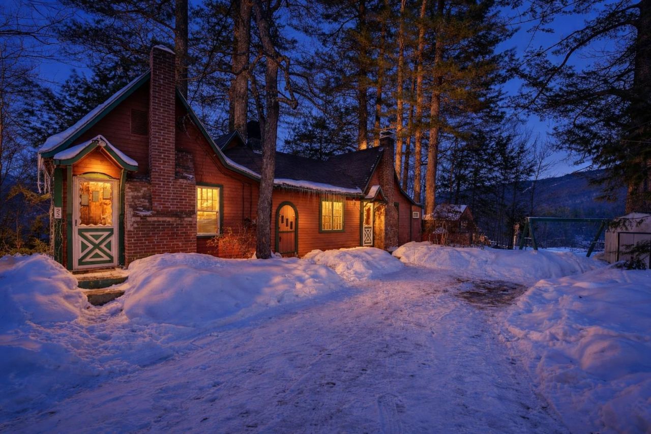 22 Sharon Hill Drive Woodstock, NH 03262
