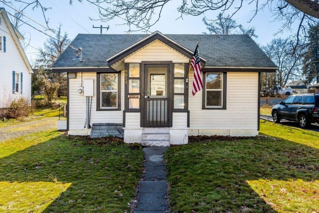 9014 E Frederick Ave, Millwood, WA 99212 Main Photo