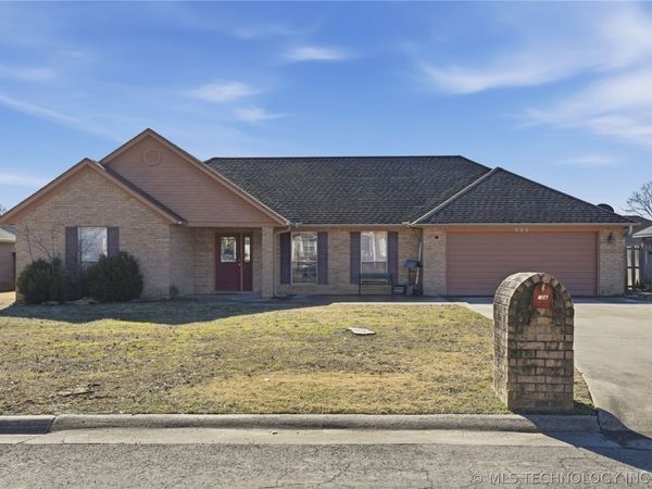 906 Kentucky Derby Drive, Sallisaw, OK 74955
