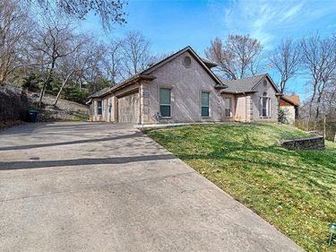 400 Dale Hollow Road, Fort Worth, TX 76103