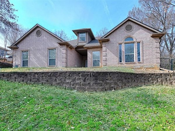 400 Dale Hollow Road, Fort Worth, TX 76103