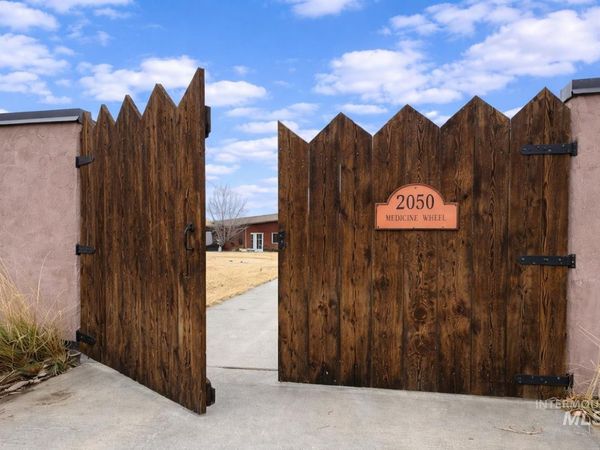 2050 E Medicine Wheel Ln, King Hill, ID 83633