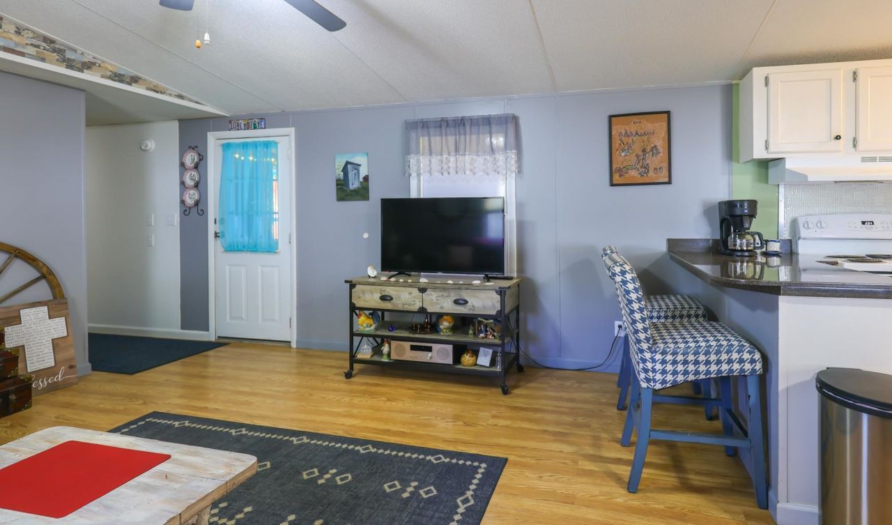 20 Burr Circle Photo 10