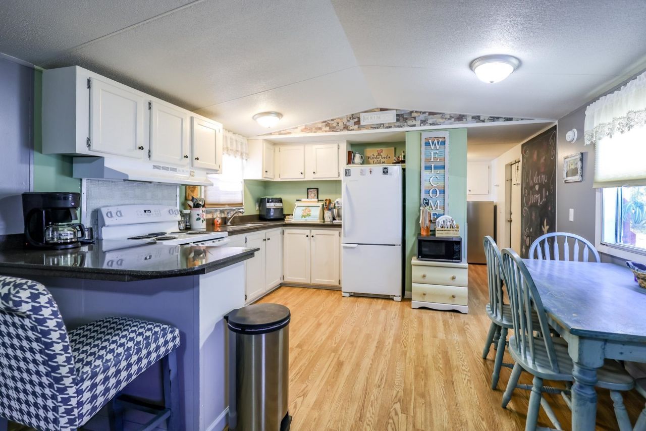 20 Burr Circle Photo 12