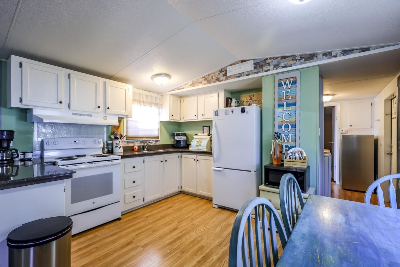 20 Burr Circle Photo 13