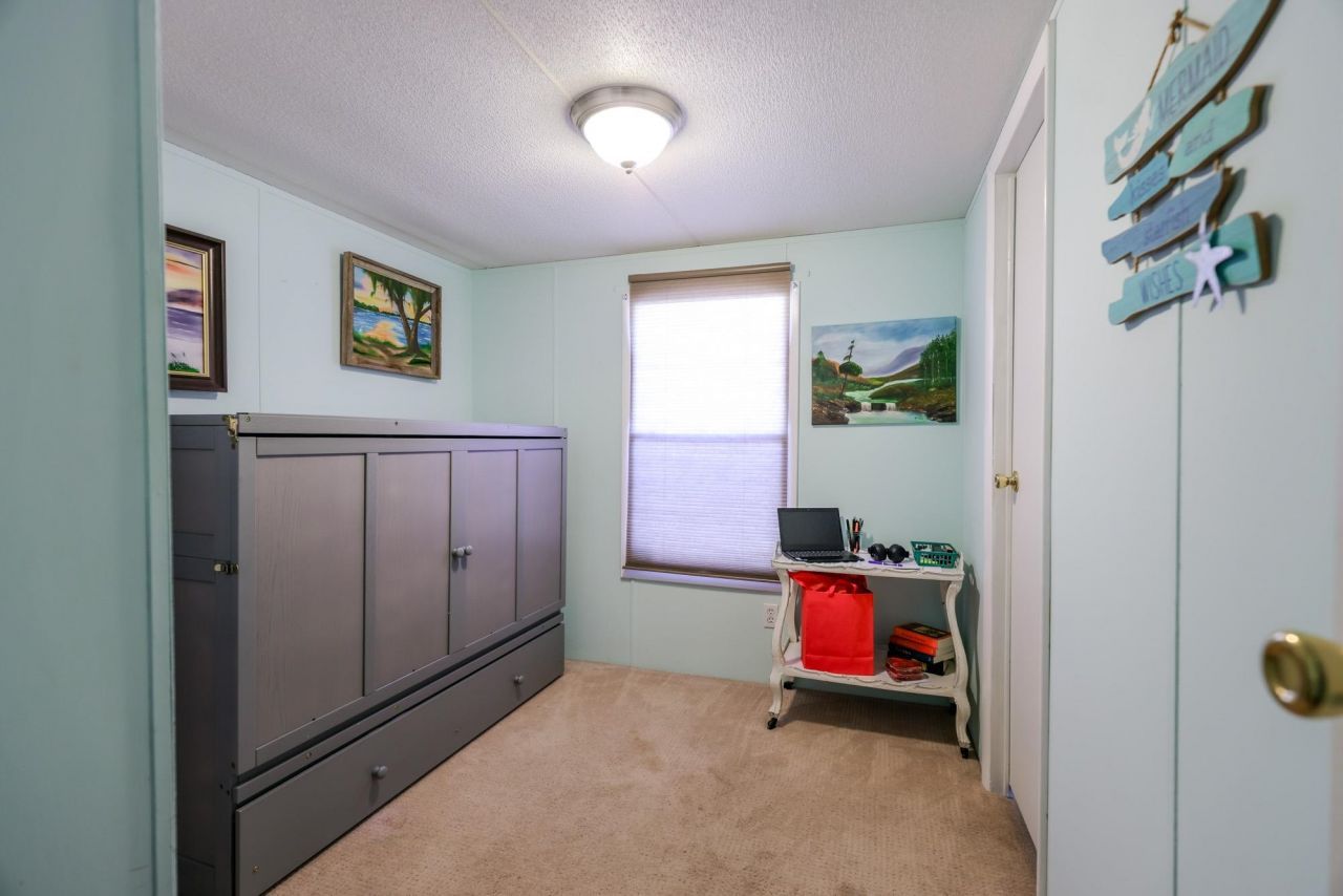 20 Burr Circle Photo 22