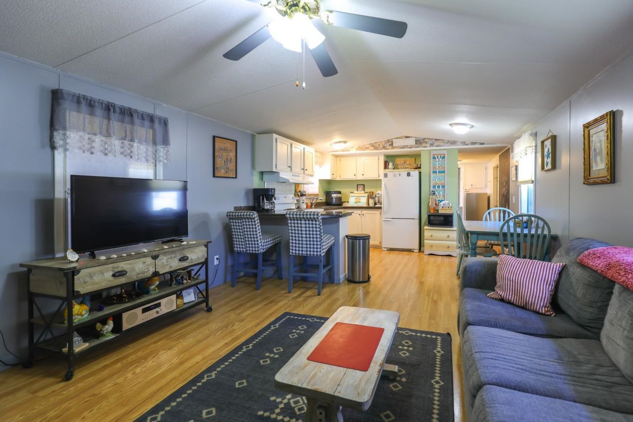 20 Burr Circle Photo 6