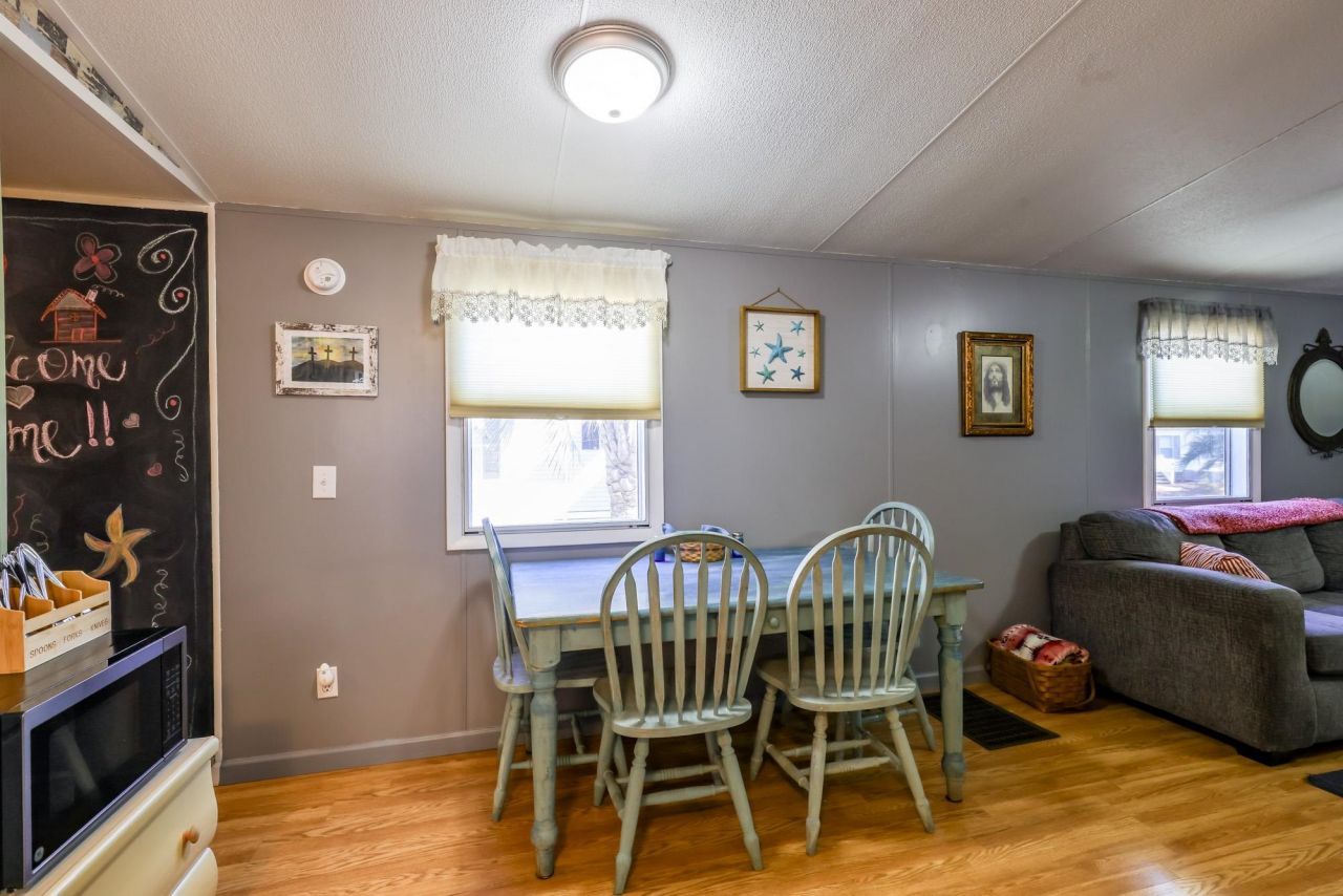 20 Burr Circle Photo 7