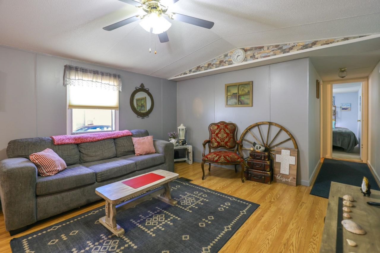 20 Burr Circle Photo 8