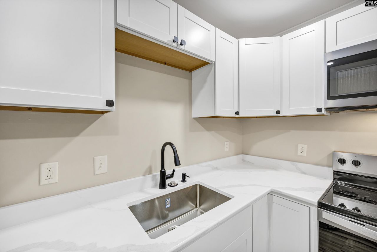 4608 Sheraton Road  Photo 10