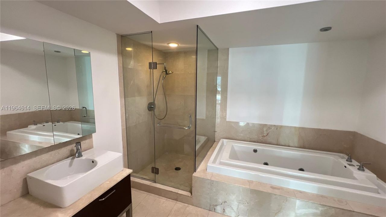 218 SE 14th St, Unit 1504, Miami, FL 33131 Photo