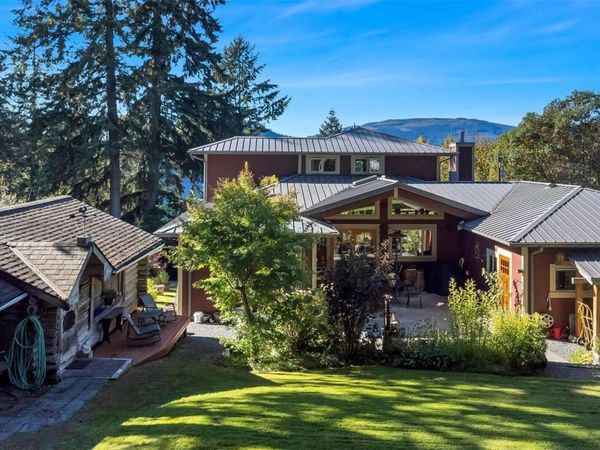1870 Munsie Rd, Shawnigan Lake, BC V8H 2A8
