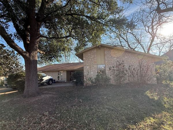 305 Columbine ST, Marble Falls, TX 78654