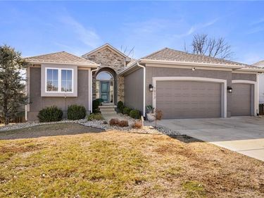 1012 SE Amber Court, Blue Springs, MO 64014