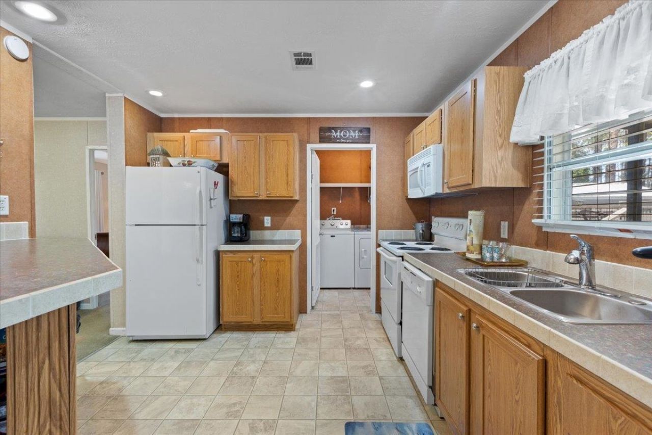 1421 Oak Pond Lane, Steinhatchee, FL 32359 Photo
