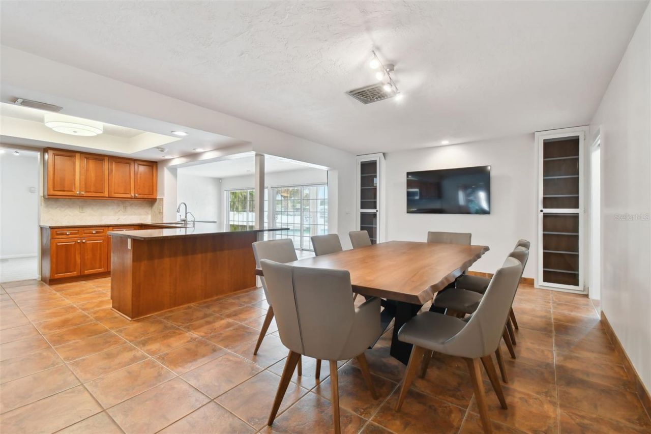 4328 40th Street S, Saint Petersburg, FL 33711 Photo