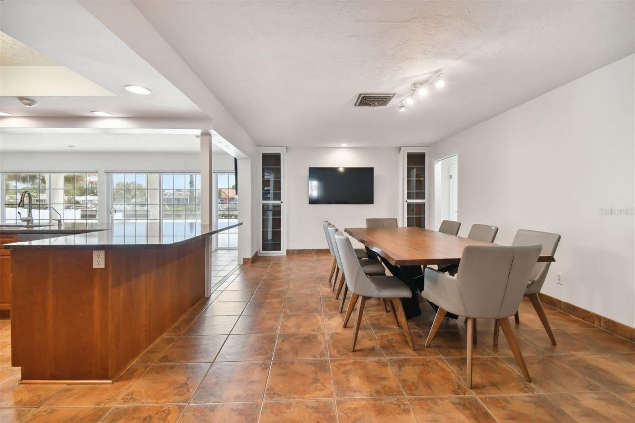 4328 40th Street S, Saint Petersburg, FL 33711 Photo