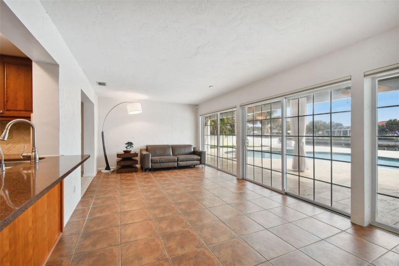 4328 40th Street S, Saint Petersburg, FL 33711 Photo