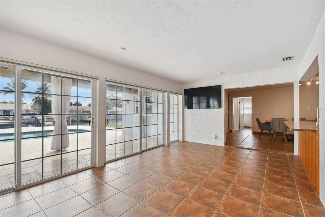 4328 40th Street S, Saint Petersburg, FL 33711 Photo