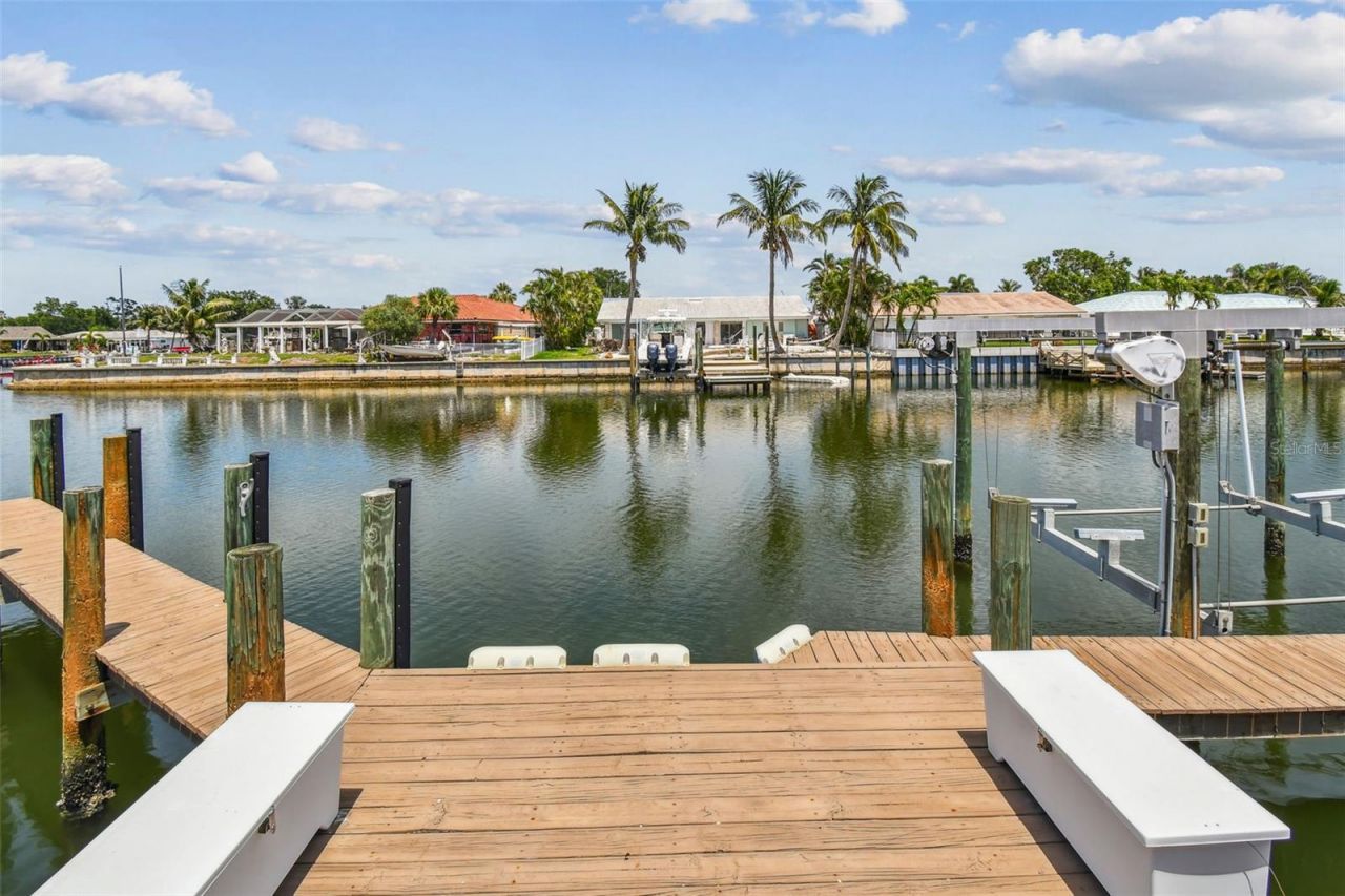 4328 40th Street S, Saint Petersburg, FL 33711 Photo