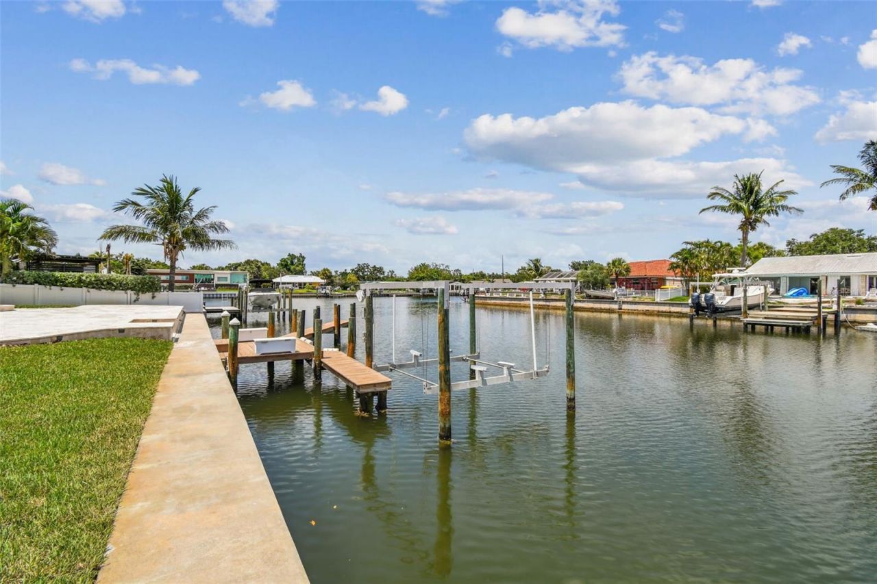 4328 40th Street S, Saint Petersburg, FL 33711 Photo