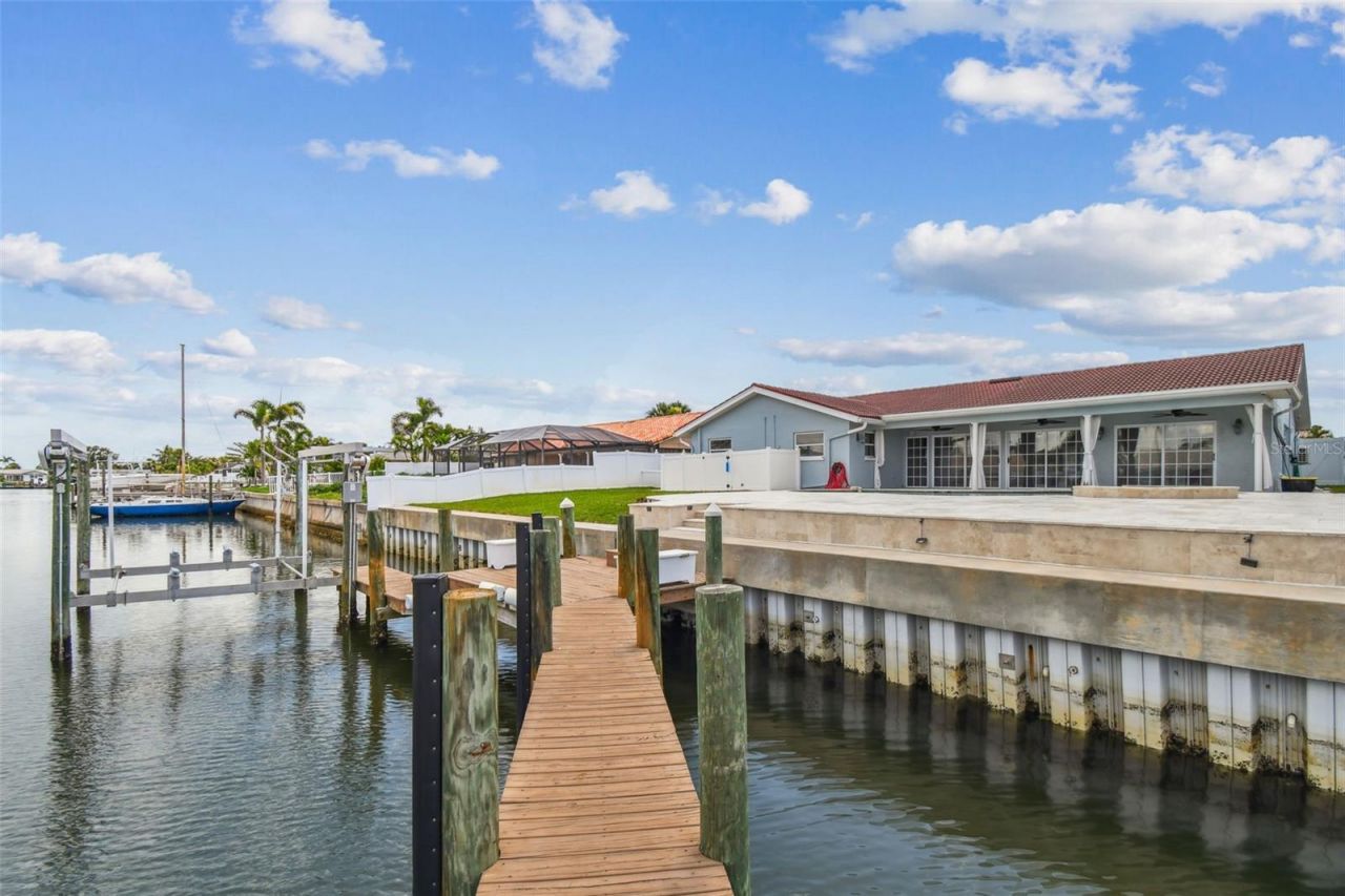 4328 40th Street S, Saint Petersburg, FL 33711 Photo