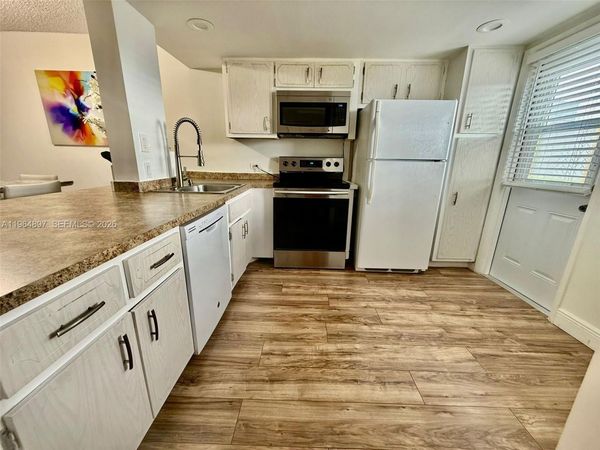 445 NE 195th St, Unit 429, Miami, FL 33179