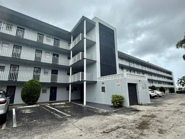 445 NE 195th St, Unit 429, Miami, FL 33179