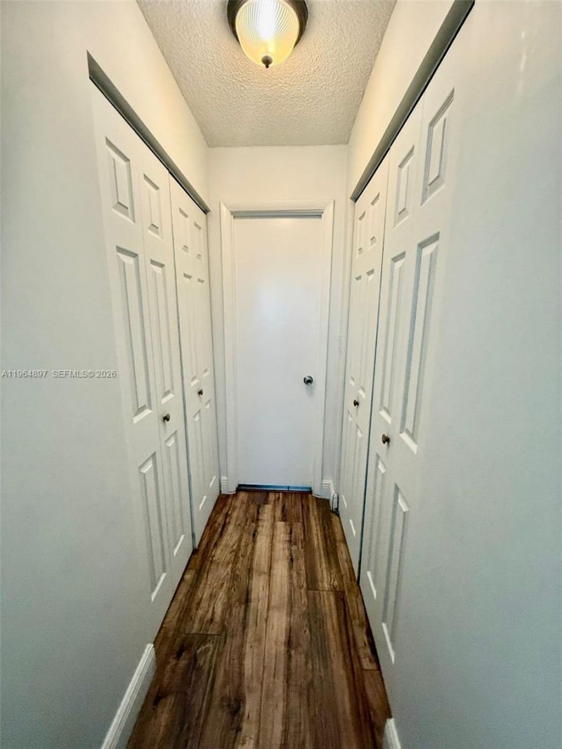 445 NE 195th St, Unit 429, Miami, FL 33179 Photo